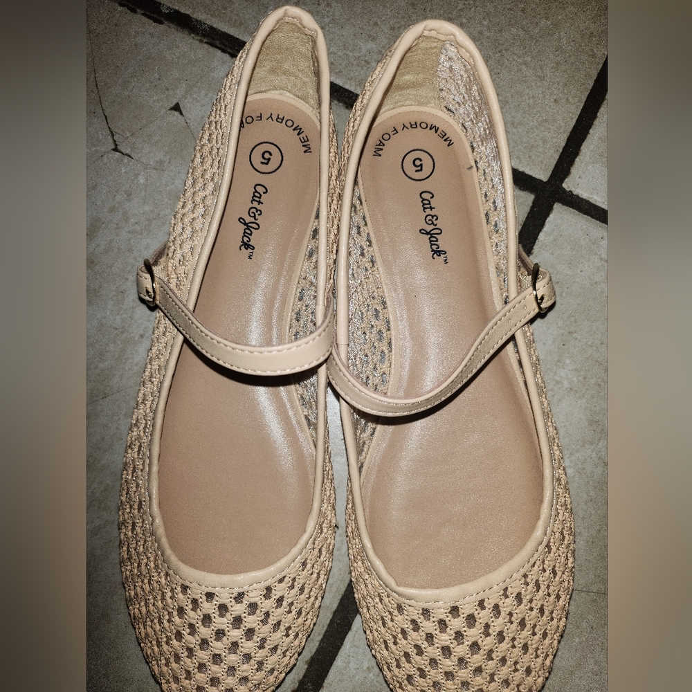 Cat & Jack Girl's Wilma Flats Size 5 - Picture 4 of 5